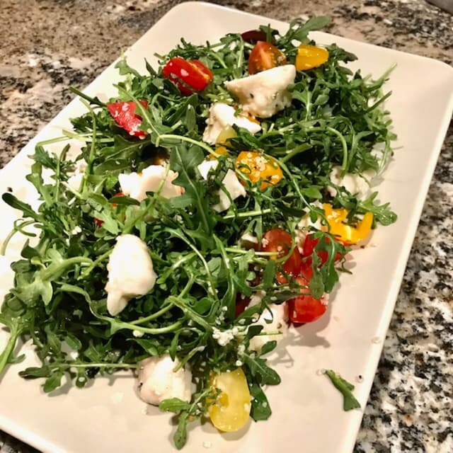 菜肴“Caprese Salad”的照片