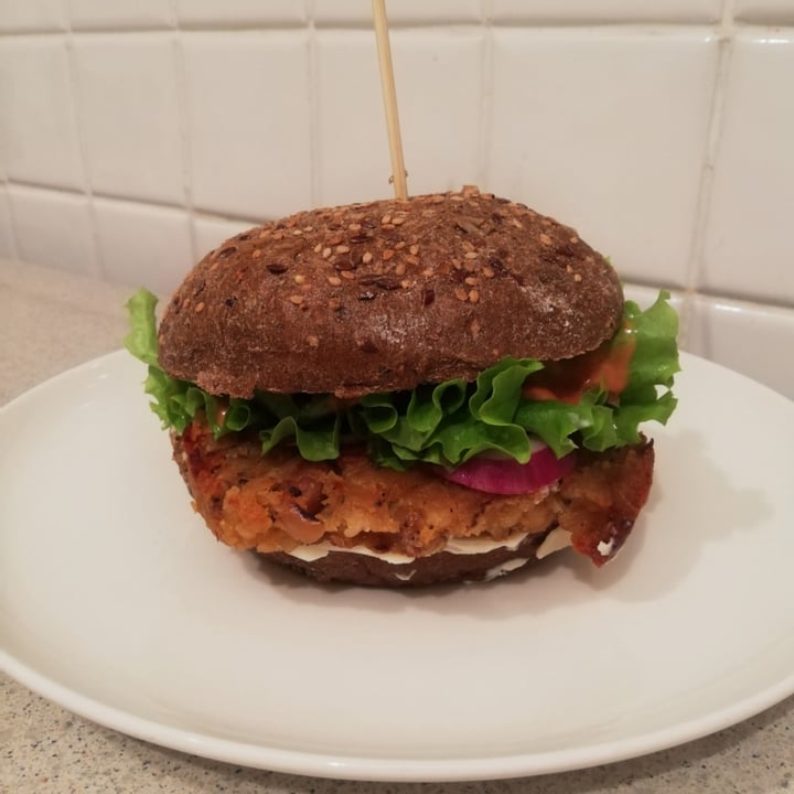 photo of Veganda Burger big smoky shared by @padovavegan on  02 Jan 2022 - review