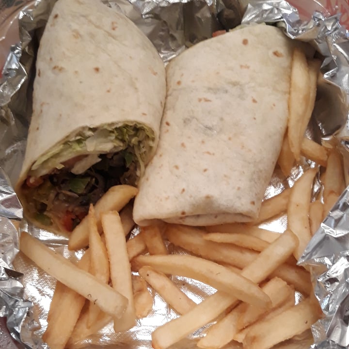 photo of Spartacus Pizza & Pasta Veggie Wrap shared by @hannahamell on  16 Apr 2022 - review