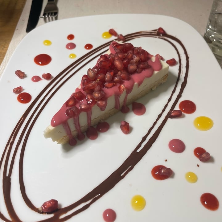 photo of Ristorante Gintilla Cagliari Cheesecake al cioccolato bianco e melagrane shared by @sofiadei1 on  10 Mar 2022 - review