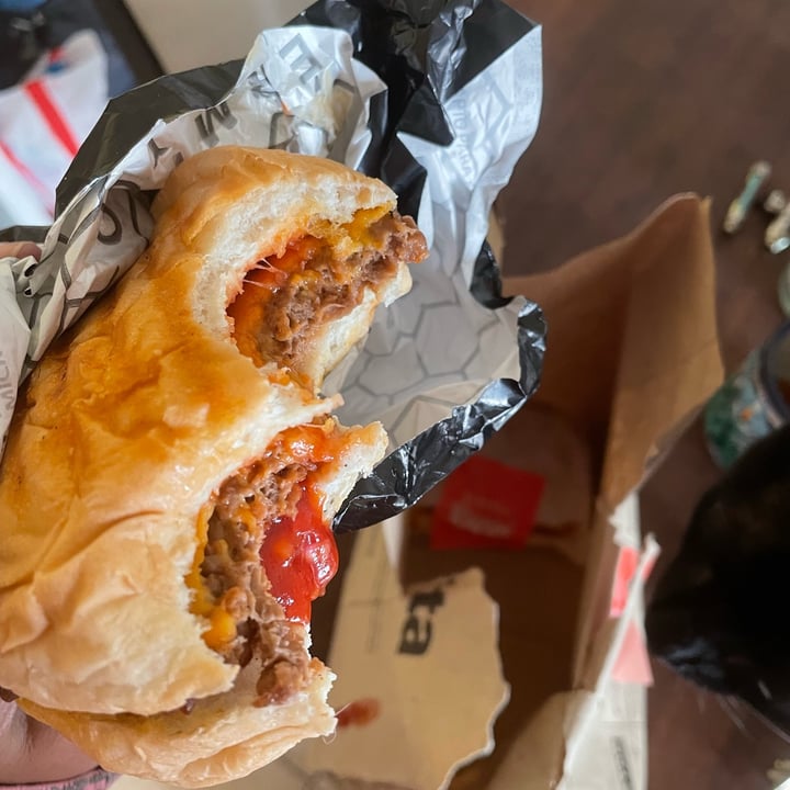 review photo of Planta Base Burgers Classic Cheese Burger shared by @gabbyta on 23 May 2022 - review
