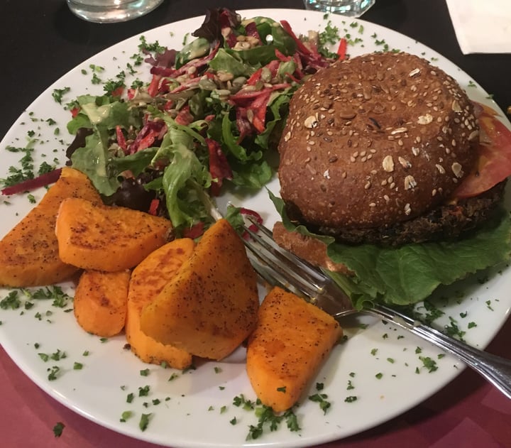 review photo of Heartbeet Eatery The Black Bean Burger shared by @telemak on 18 Nov 2017 - review