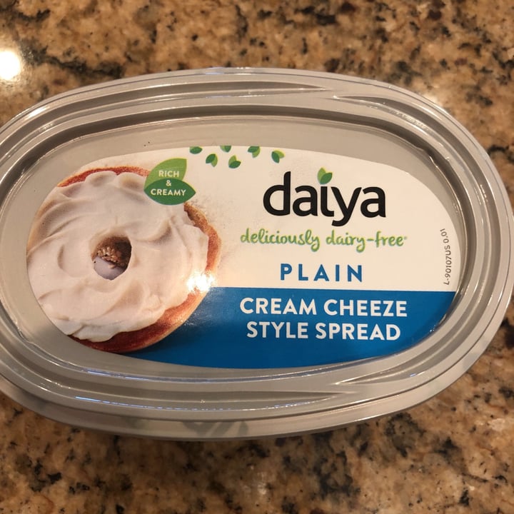 photo of Daiya Plain Cream Cheeze Style Spread shared by @veganrunnersocal on  03 Aug 2020 - review