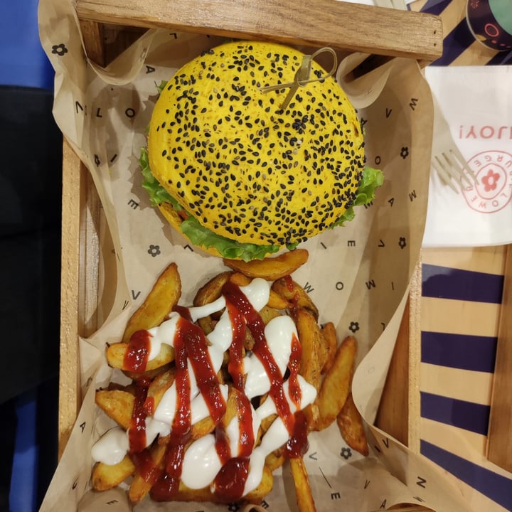 photo of Flower Burger Spicy Cecio shared by @ricaveg on  12 Jun 2022 - review