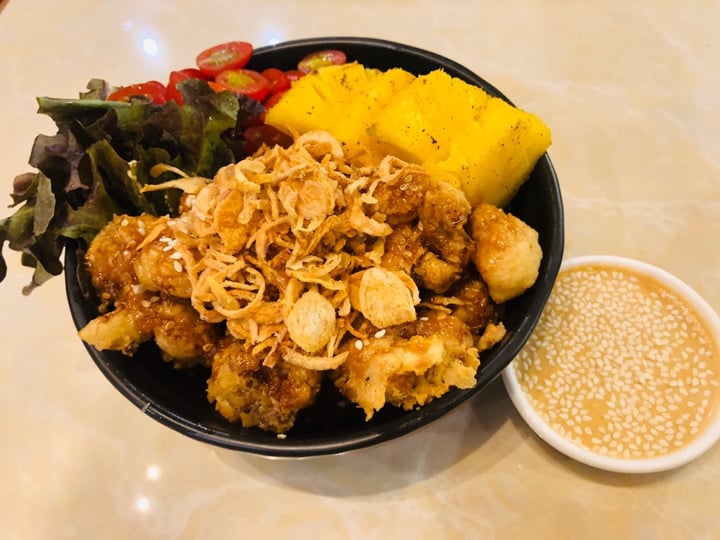 review photo of VEGANERIE Concept Cauliflower Teriyaki With Rice shared by @thitiya on 13 Nov 2019 - review