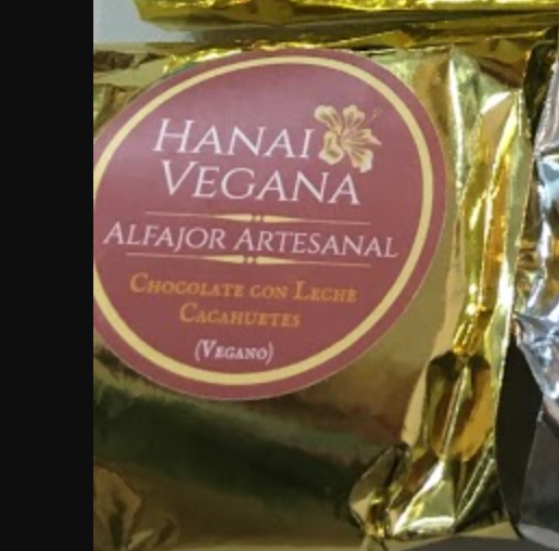 photo of Hanai Vegana Alfajor de chocolate con leche (vegana) y cacahuetes shared by @javicobos on  04 Jan 2021 - review
