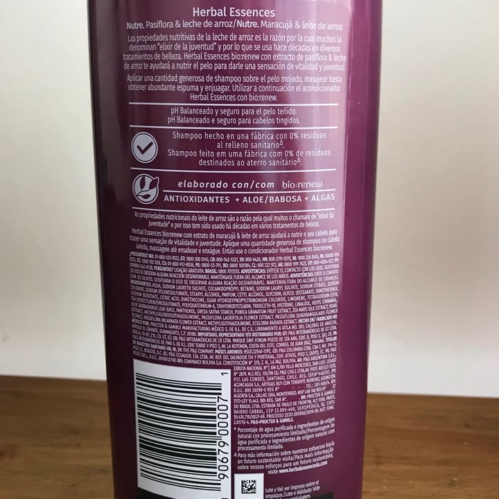 review photo of Herbal Essences Shampoo passion flower and rice milk shared by @carinagomez99 on 14 Sep 2020 - review