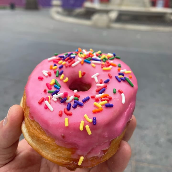photo of Doughnut Time D’oh nut shared by @lilcookies on  07 May 2022 - review