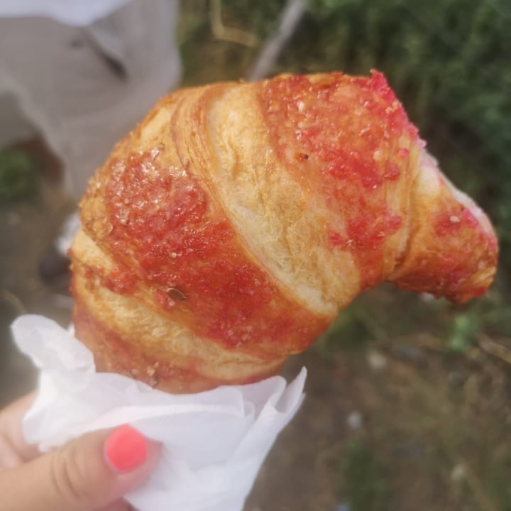 review photo of Autogrill Cornetto vegano lamponi shared by @alicevanbee on 28 Aug 2022 - review