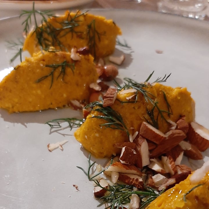 photo of Contrada Govinda pate di carote e mandorle shared by @lauramangone on  31 May 2022 - review