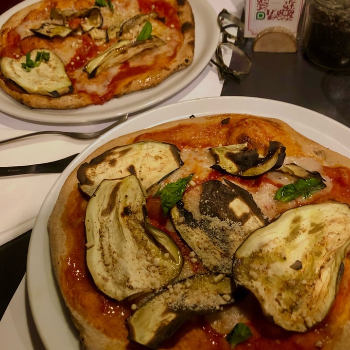 review photo of La Colubrina Pizza con Fior di Lenticchie, melanzane e parmigiano vegetale shared by @aleassia on 16 Oct 2022 - review