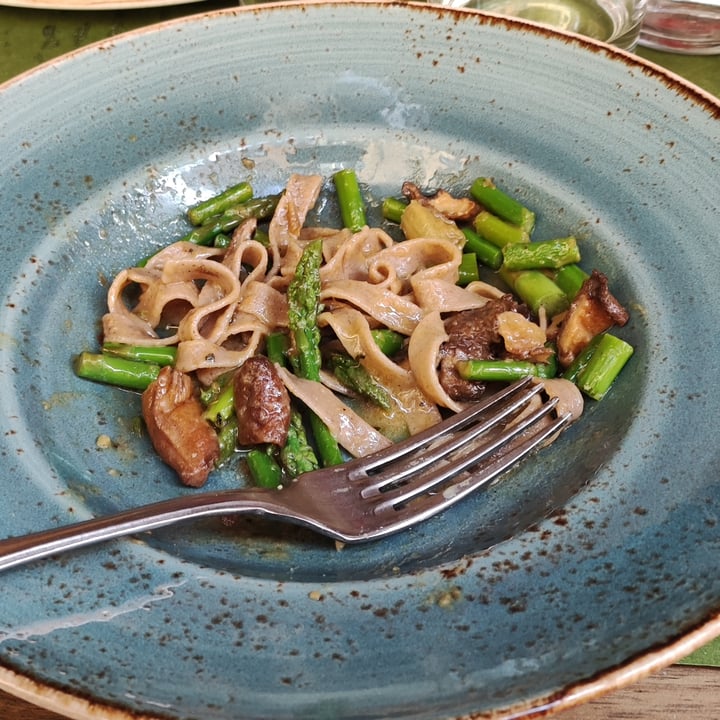 review photo of Il Rovescio pappardelle di farro con funghi e asparagi croccanti shared by @ilax on 15 Jun 2022 - review