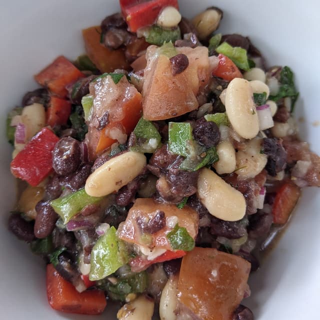 Photo of the dish “Ensalada de frijoles y alubias”