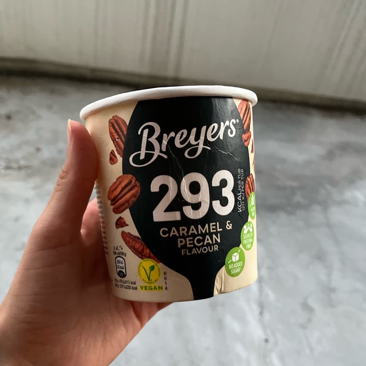 photo of Breyers Caramel&pecan flavour ice cream shared by @xanaramos on  24 Jul 2022 - review