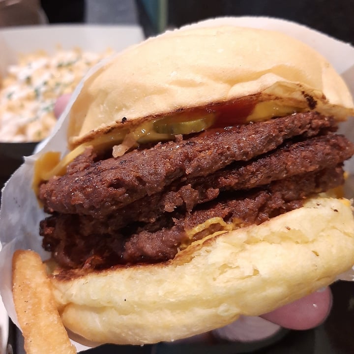 photo of VEGAN FOX Fox Royale Triple shared by @lauchaons2 on  16 Aug 2021 - review