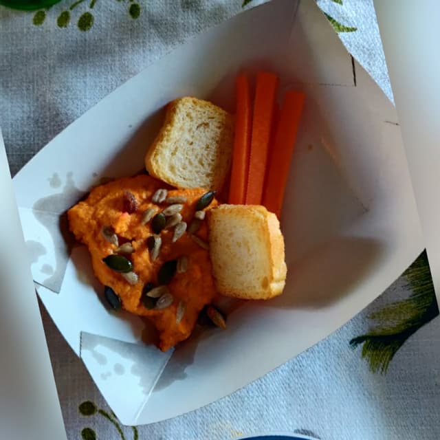 Foto del piatto “Hummus amb sticks”