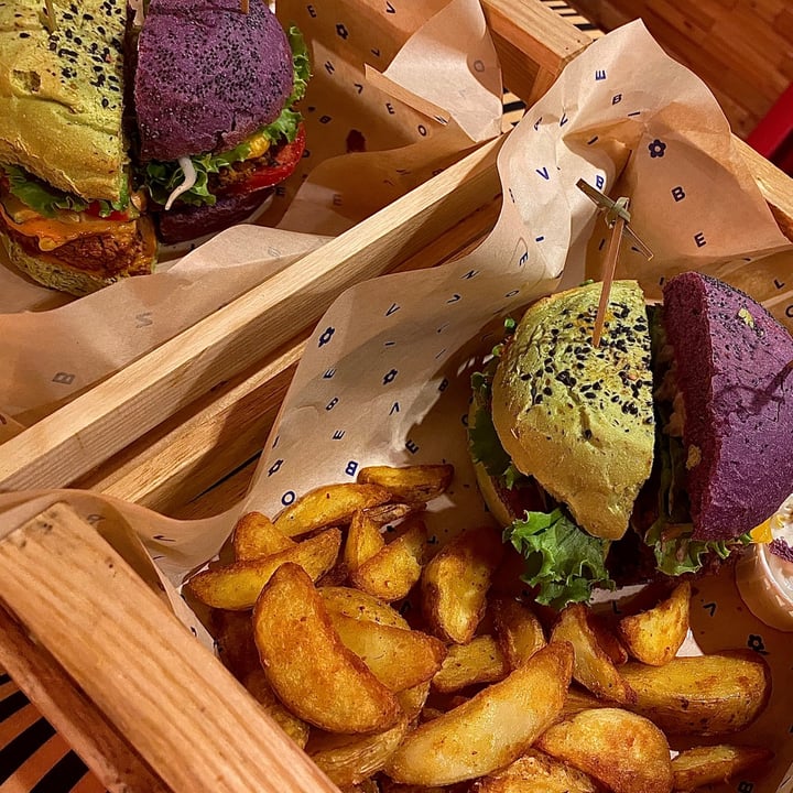 photo of Flower Burger Jungle Burger shared by @juliafelicie on  02 Oct 2021 - review