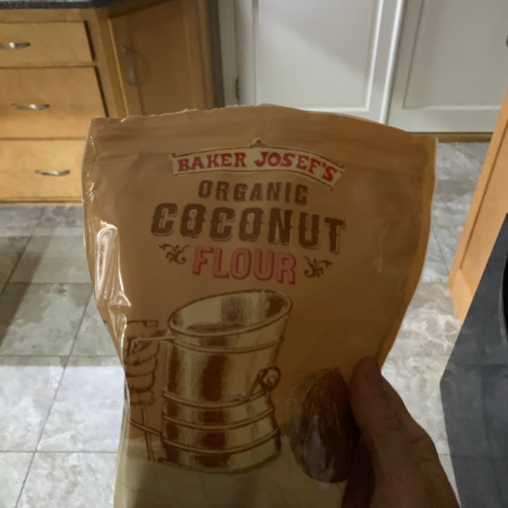 photo of Trader Joe's Organic coconut flour shared by @ben16 on  01 Jan 2021 - review