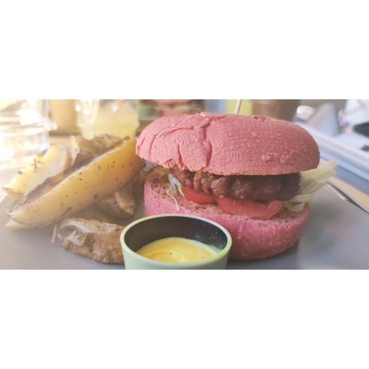 photo of Buddy Italian Restaurant Cafè Vegan Burger shared by @animalsavematteo on  29 Aug 2021 - review