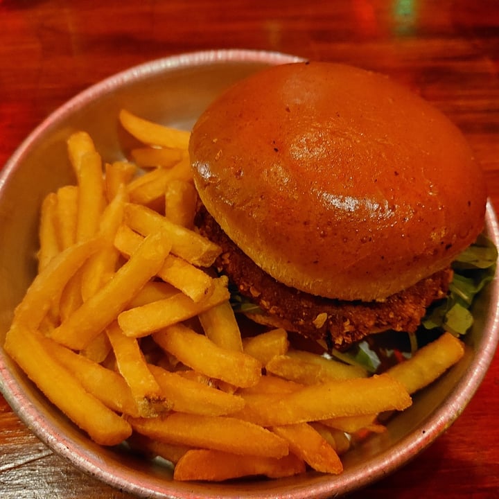 photo of Temple Barrio Chino Classic Veggie Burger shared by @ilistevo21 on  16 Aug 2022 - review