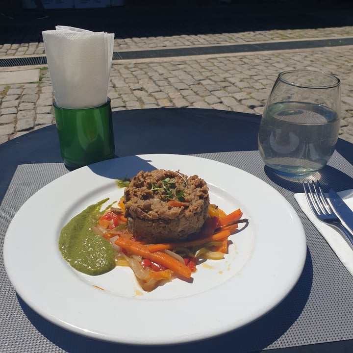 review photo of VQV - Verde que te Quiero Verde Mercado del Patio Roll de lentejas, con hongos, tomates y calabaza con salteado de vegetales shared by @natkrywenki on 16 Oct 2021 - review