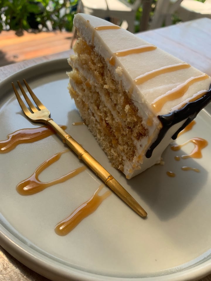 photo of I Am Vegan Babe Cafe Vanilla and Caramel Cake shared by @letsgovegan on  23 Nov 2019 - review