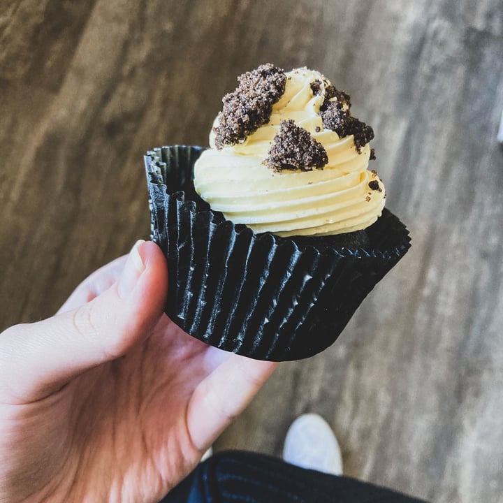 review photo of The Gypsy Kitchen Vegan Bakery Cupcake shared by @twoleavess on 01 Jun 2021 - review