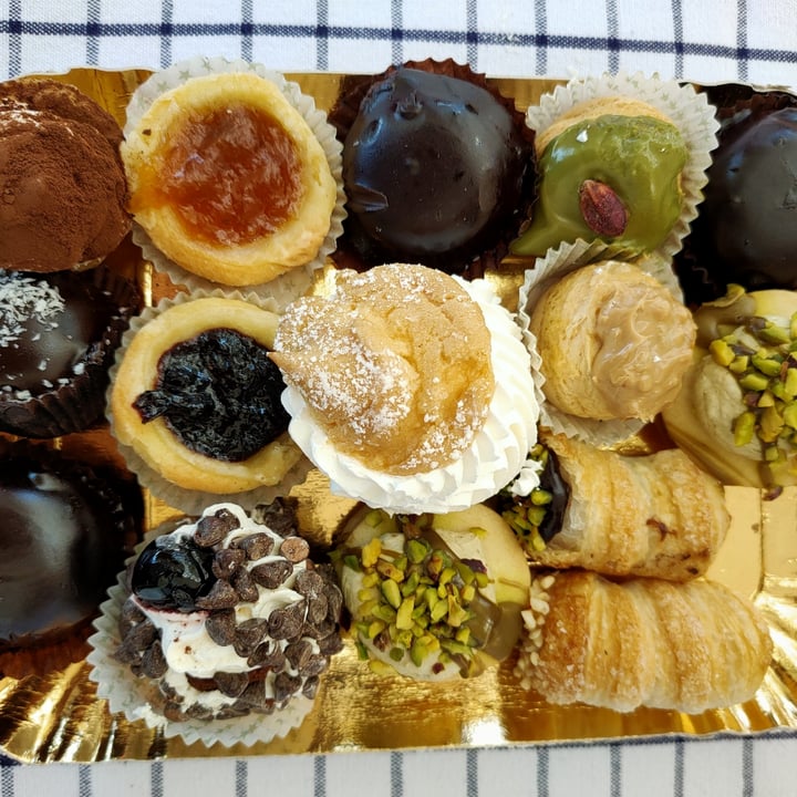 review photo of Efrem - Gourmet Boutique and Finest Bar Pasticceria assortita shared by @vitorz on 29 Sep 2022 - review