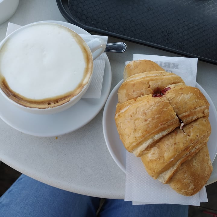 review photo of Grandpa Umberto | Wellness Bakery Cafe Cappuccino Di Soia E Cornetto Ai Frutti Rossi shared by @manuveg on 28 May 2022 - review