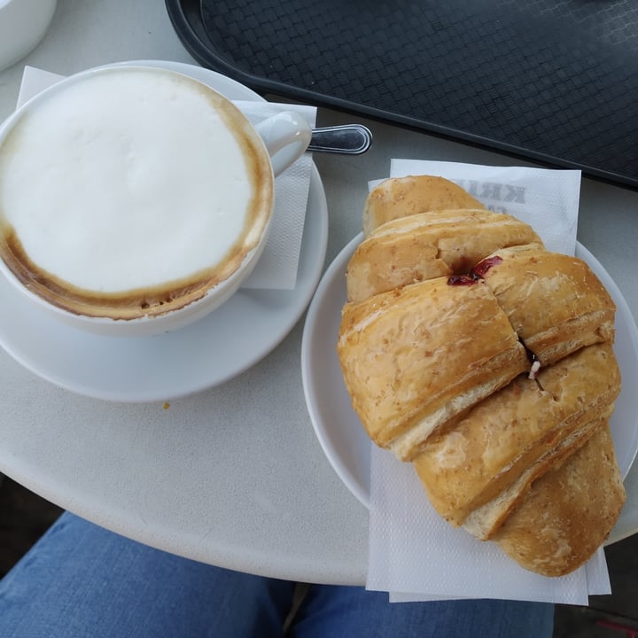 photo of Grandpa Umberto | Wellness Bakery Cafe Cappuccino Di Soia E Cornetto Ai Frutti Rossi shared by @manuveg on  28 May 2022 - review