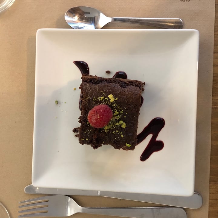 photo of OM RESTAURANT VEGETARIÀ & VEGÀ Pastel de chocolate shared by @neil on  20 Dec 2019 - review