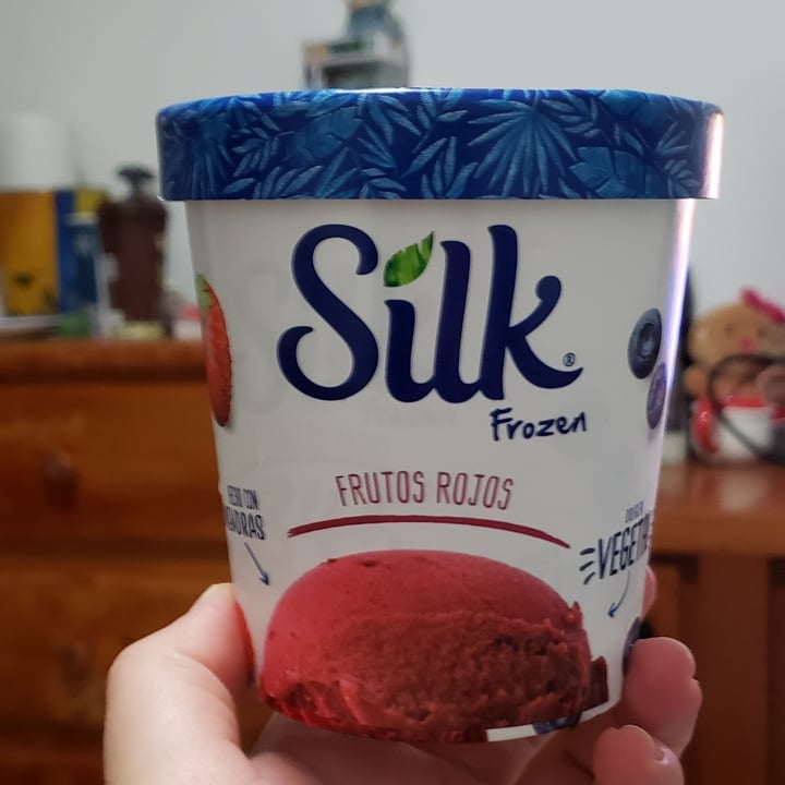 photo of Silk Helado Silk Frozen de Frutos Rojos shared by @clod86 on  20 Oct 2021 - review