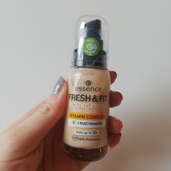 review photo of Essence Fresh & fit foundation shared by @serenadorato on 23 Mar 2022 - review