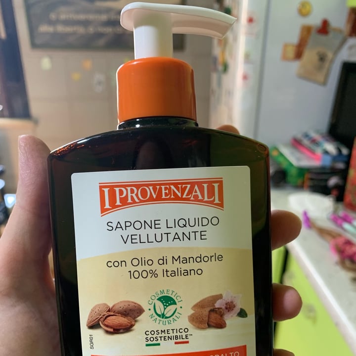 photo of I Provenzali sapone liquido vellutante con olio di mandorle shared by @coloratantonella on  12 Sep 2022 - review