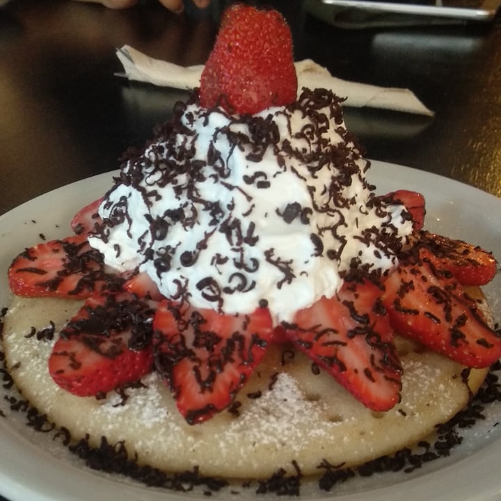 photo of Oso Blanco café de especialidad Pancake de frutilla shared by @vegs on  02 Apr 2022 - review