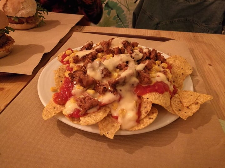 photo of Vegan Queen Nachos Beyond shared by @ferlznn on  20 Oct 2019 - review