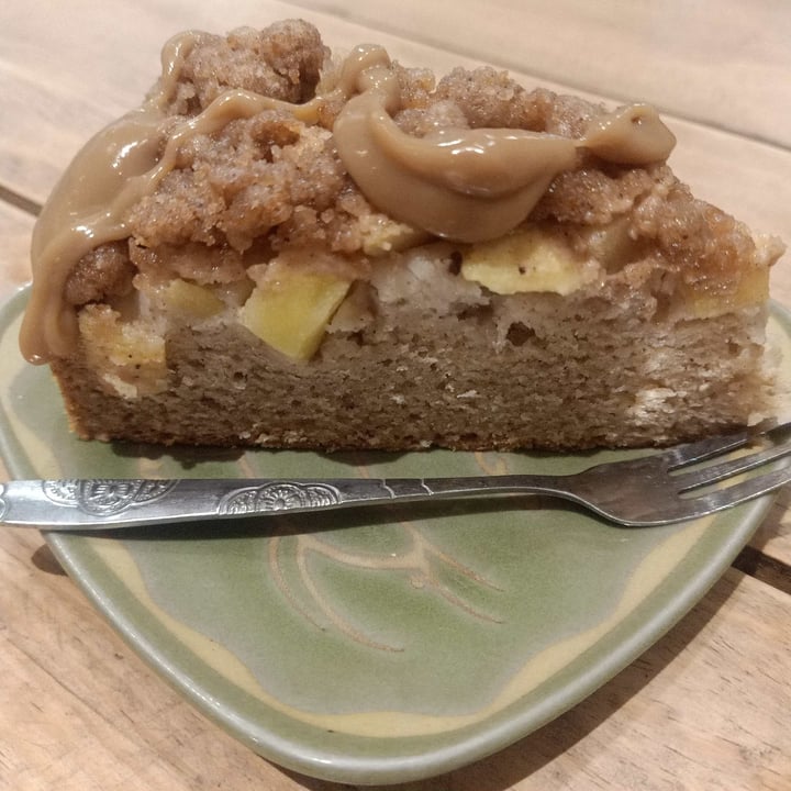 photo of Lá Studio Caramel apple crumble cake shared by @conjuringwanderlust on  15 Jan 2021 - review