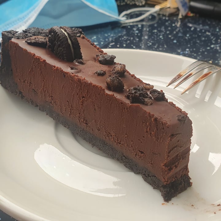 photo of Vegan Antics Oreo Shortbread Cake shared by @jamie371993 on  13 Dec 2020 - review