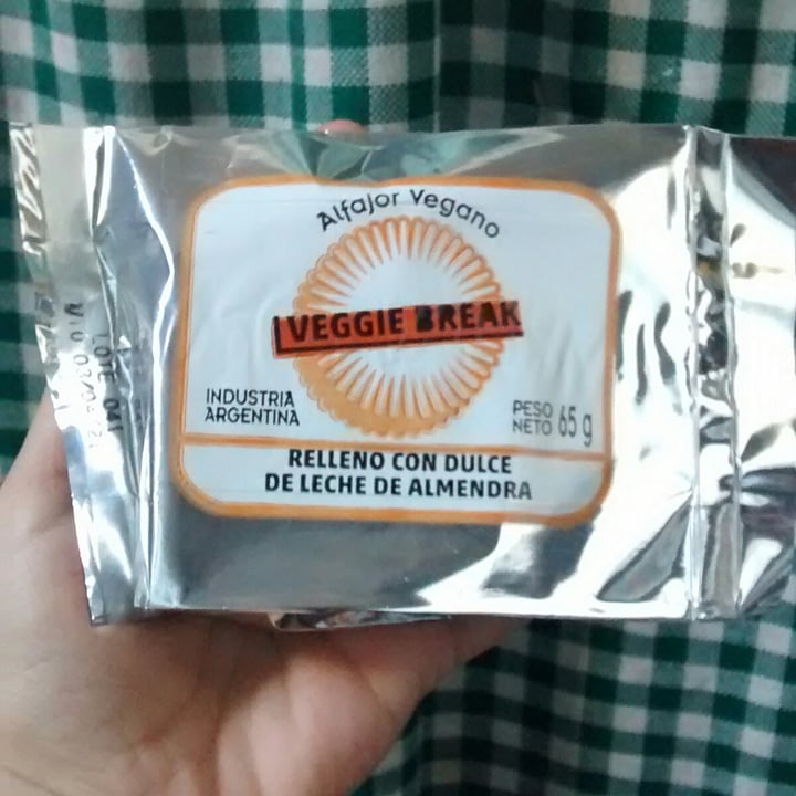 photo of Veggie Break Alfajor Vegano Relleno con Dulce de Leche de Almendra shared by @nachdemsturm on  02 Mar 2021 - review