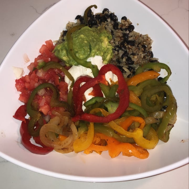 photo of Lota Veco Fajita bowl shared by @softsofi on  28 Aug 2021 - review