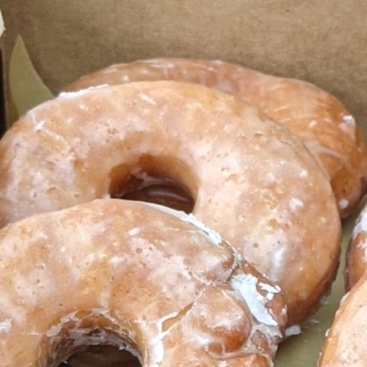 photo of General American Donut Company Glazed Donut shared by @farmanimalman on  23 Dec 2020 - review