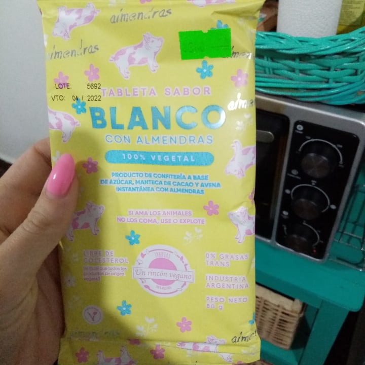 photo of Un Rincón Vegano Chocolate blanco con avena shared by @solagosttinacappella on  20 Dec 2021 - review