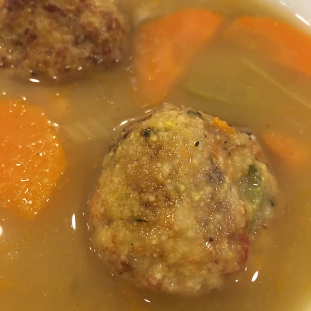 Foto del plato “Caldo con albóndigas”