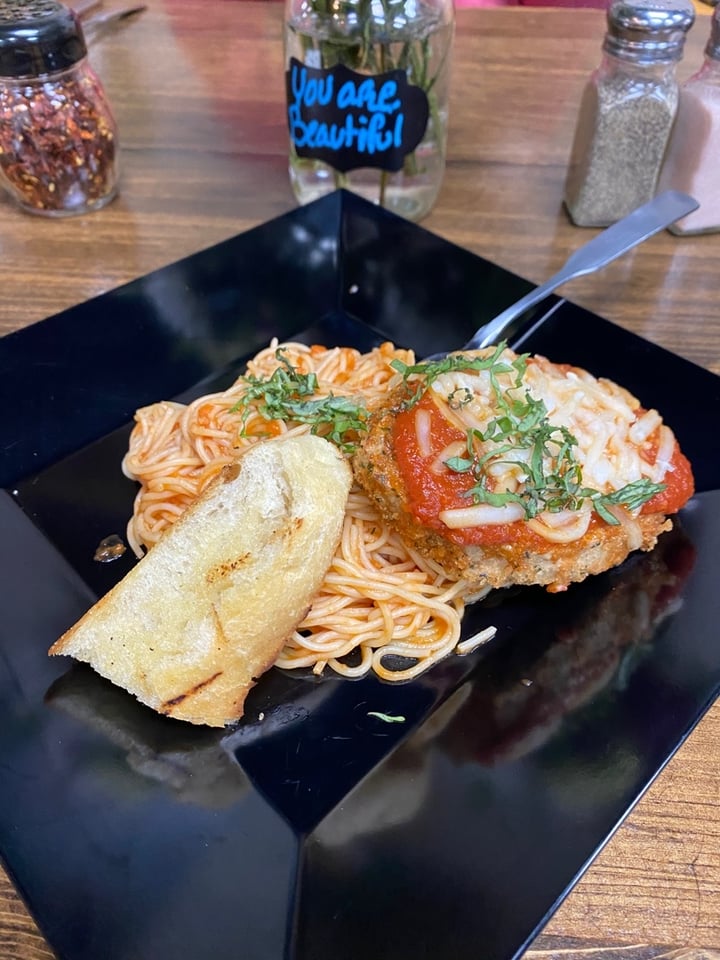 photo of Tarantino’s Vegan Chicken Parmesan shared by @veganexplorer on  21 Feb 2020 - review