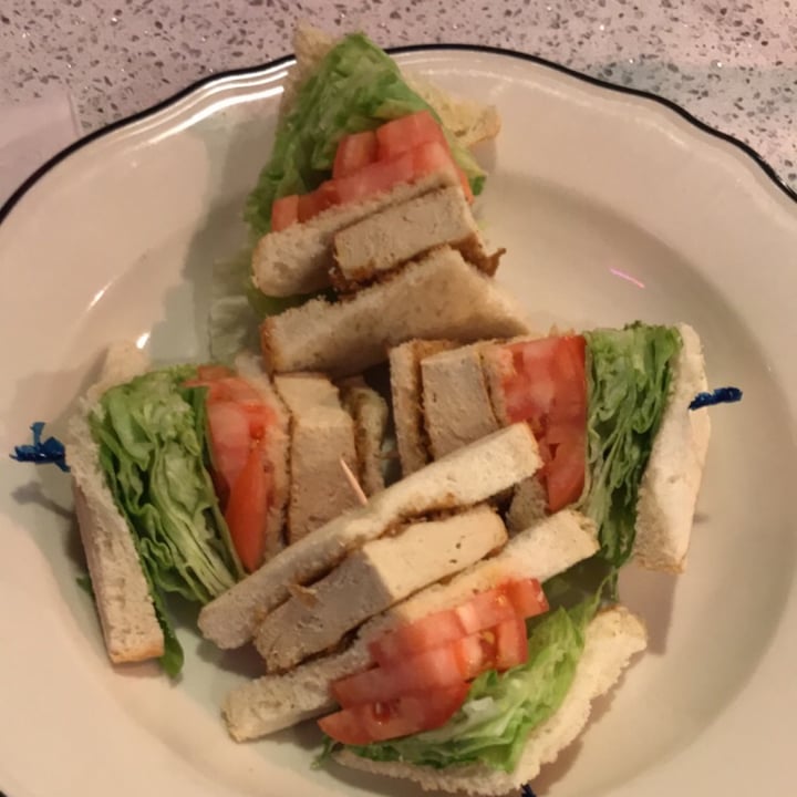 photo of The Lindenhurst Diner Vegan Chicken Patty Triple Decker shared by @quesadillaqueen on  15 Jun 2020 - review