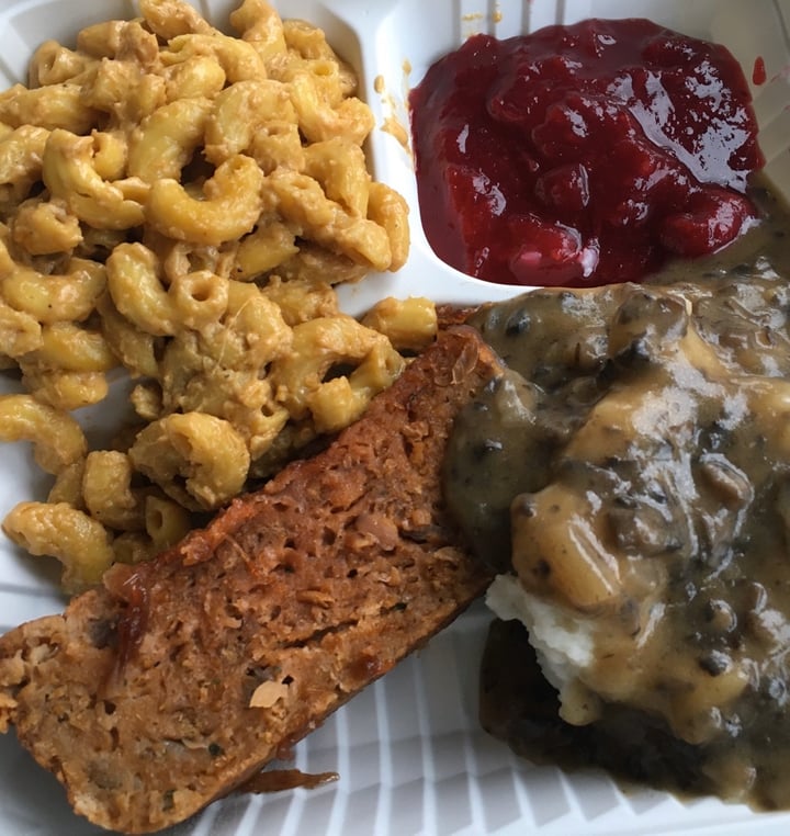 photo of 7Vegans_HI Beyond Meat Loaf Plate shared by @veganrun7 on  25 Jan 2020 - review