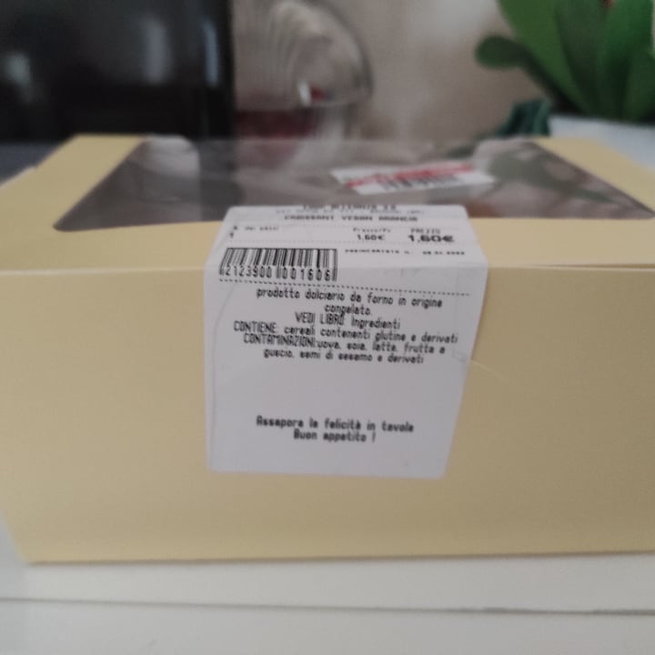 photo of Coop Croissant vegan arancia shared by @lunapiena on  07 Apr 2022 - review