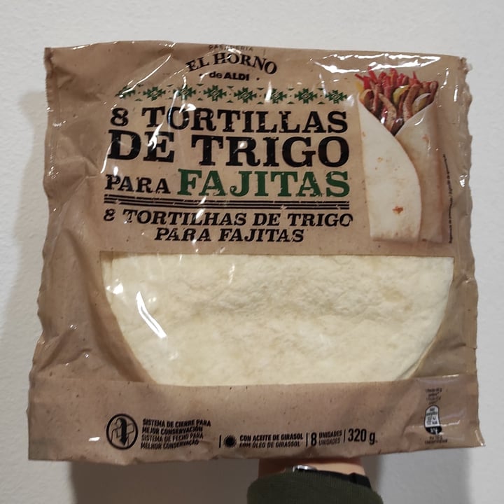 photo of ALDI Tortillas de trigo para fajitas shared by @viajeracronica on  02 Nov 2020 - review