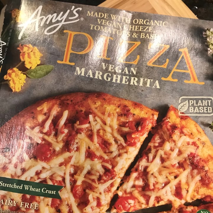 photo of Amy’s Pizza Vegan Margherita shared by @isabellepizzuto on  21 Jun 2021 - review