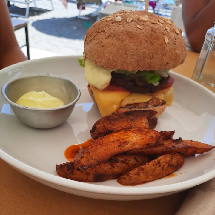 photo of Holy Beach Holy Burger shared by @doina on  11 Jul 2022 - review
